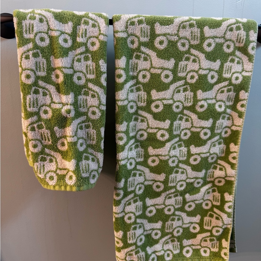 8 Pottery Barn Kids Bath Towels